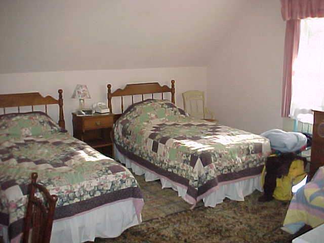 Second Floor Master Bedroom (twin beds)